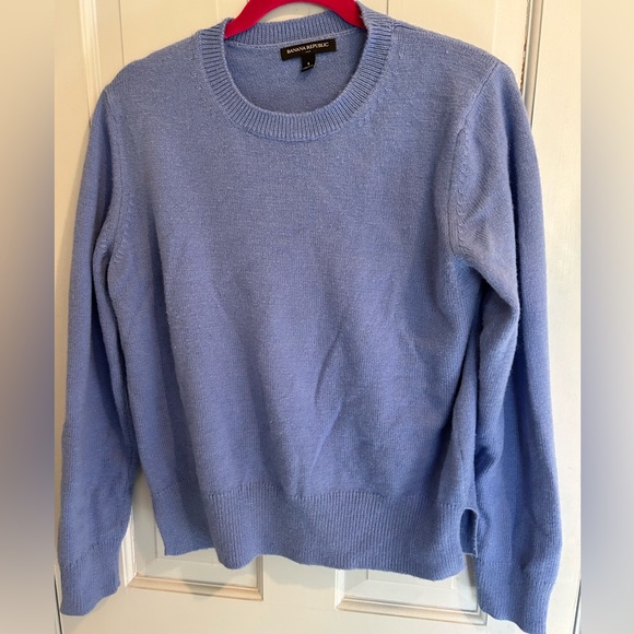 Banana Republic Sweaters - Banana Republic Factory Everyday LOFTY Crewneck SWEATER large split hem Blue